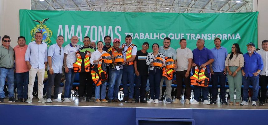 O município de Nova Olinda do Norte recebeu, pela primeira vez, a distribuição de kits de segurança destinados a mototaxistas. A ação integra o projeto Motociclista Legal, iniciativa do programa Detran Cidadão, e foi realizada na manhã da última terça-feira (18), no Centro Educacional de Tempo Integral (Ceti) Professora Rosária Marinho Paes.